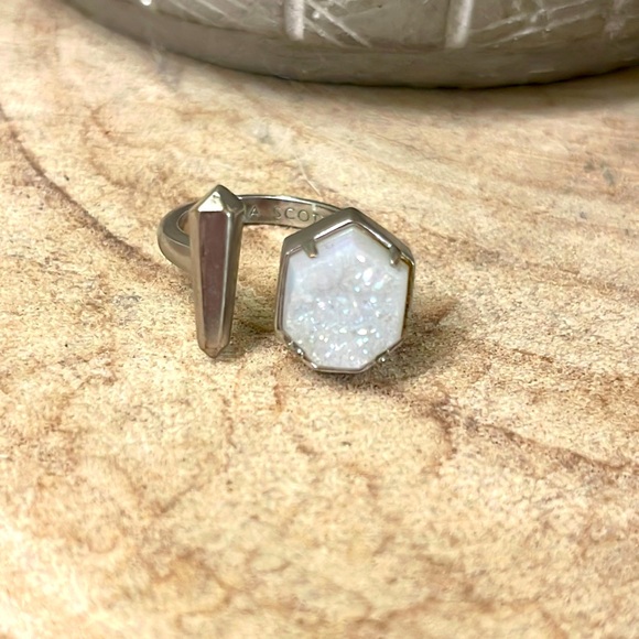 Kendra Scott Jewelry - Kendra Scott silver & white drusy ring M/L
